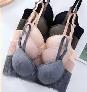 Combo hai Áo lót Nữ Bra ren không gọng đệm dày 5,5cm nâng đẩy V1.